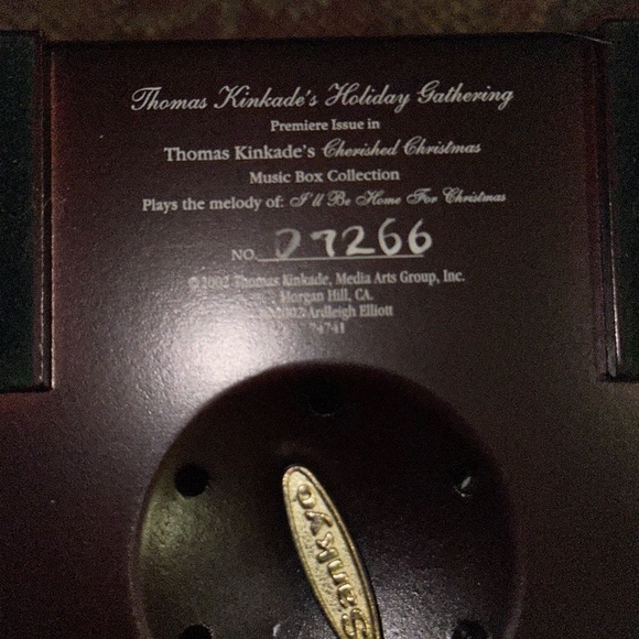 Beautiful Vtg 2002 Holiday Gathering Music box by Thomas Kinkade - Picture 7 of 12
